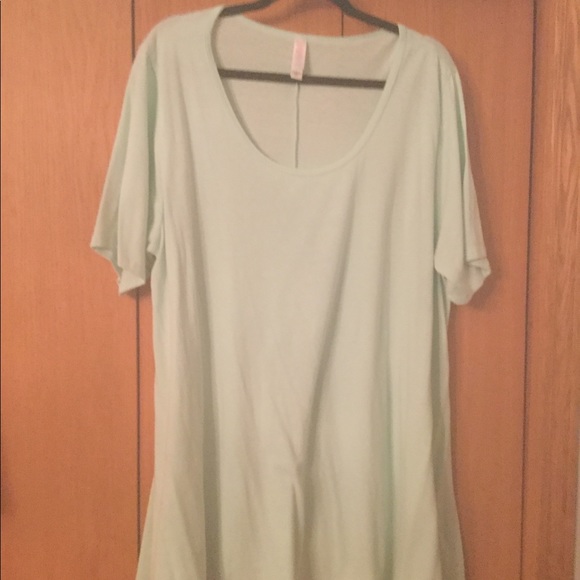 LuLaRoe Tops - Lularoe classic tee